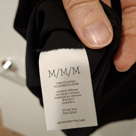 Cabi Women's Black Short-sleeve V-neck Point Collar Top (Size M) - Picture 6 of 6